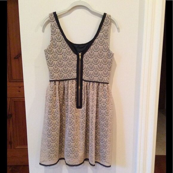 COREY LYNN CALTER LACE DRESS - Picture 2 of 4